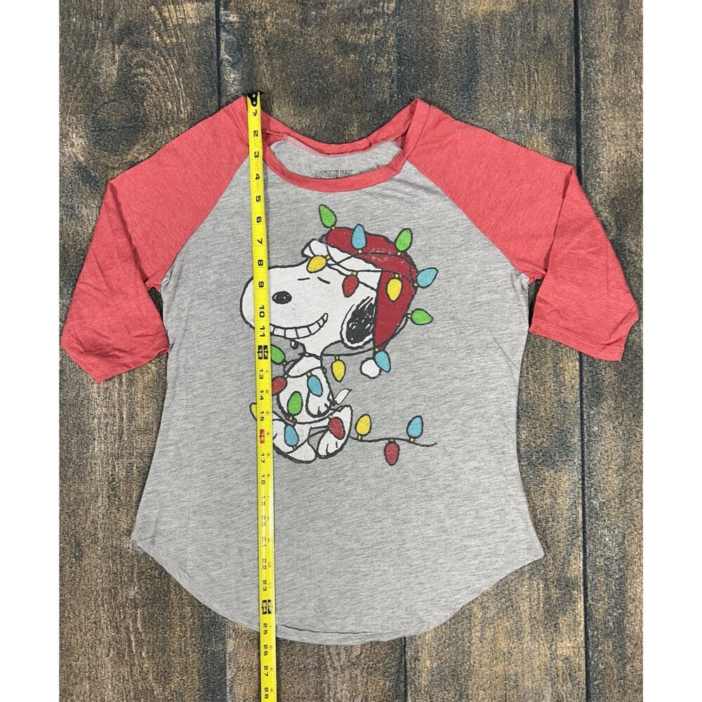 Women’s Peanuts Size Medium 3/4 Sleeve Snoopy Christmas Lights Tee! - Picture 2 of 6